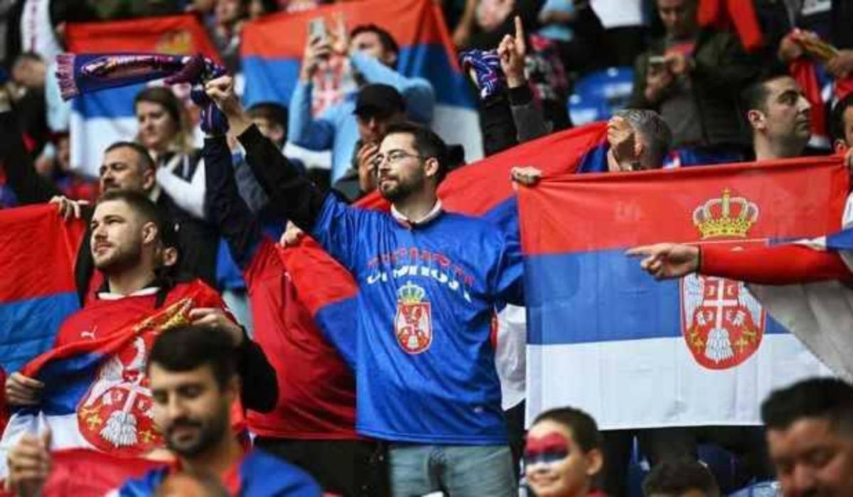 Сербы скандировали имя президента РФ перед матчем ЧЕ