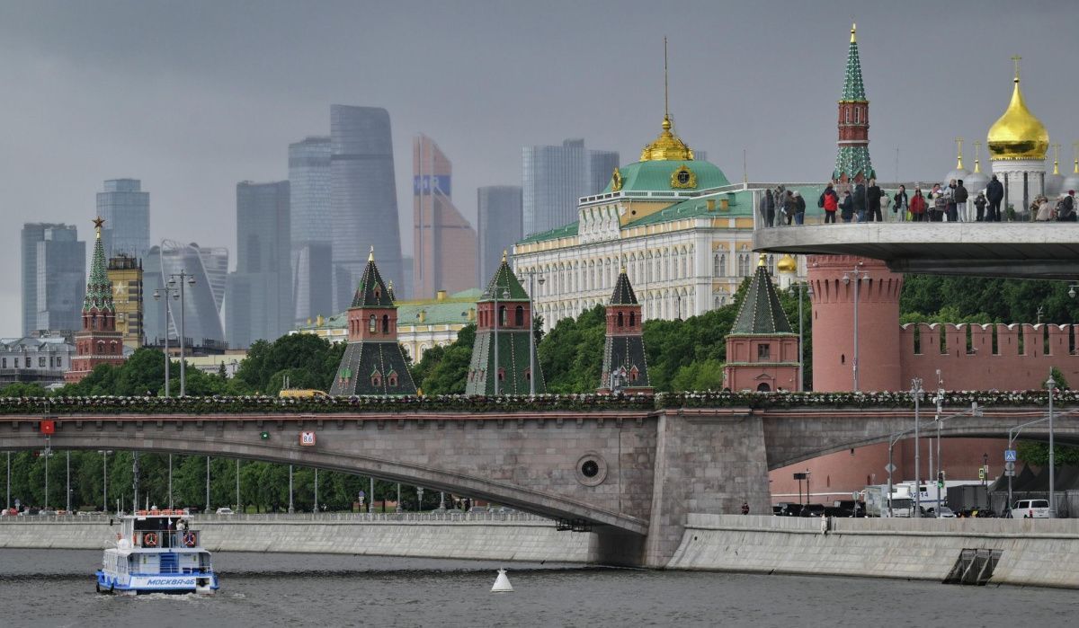 В Кремле ответили на заявление Зеленского о новых ударах по российским НПЗ