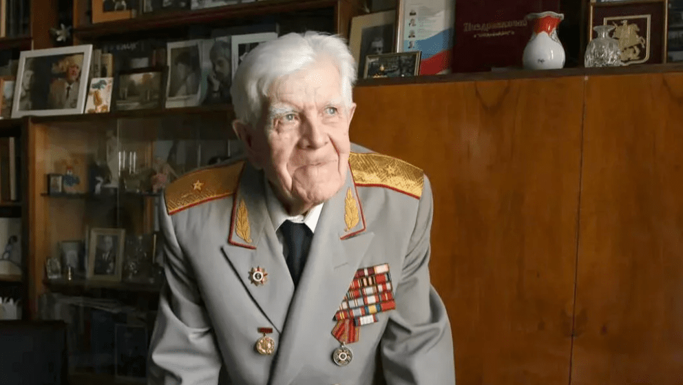 Умер знаменитый журналист, ветеран Великой Отечественной войны Лев Корзун