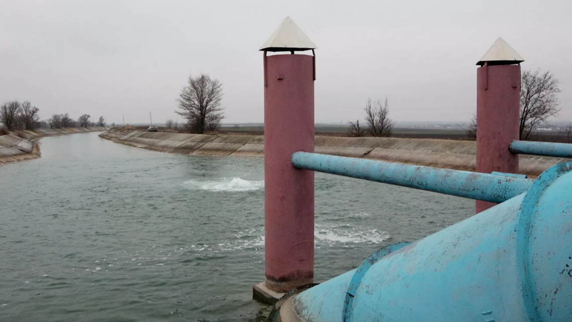 В Крым начала поступать вода с Украины