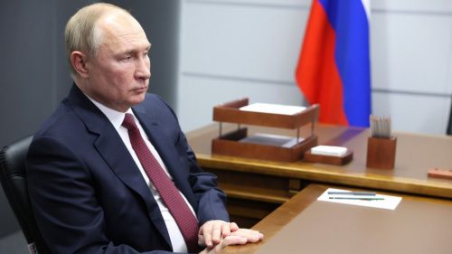 Путин назвал закон о QR-кодах в общественных местах недоработанным