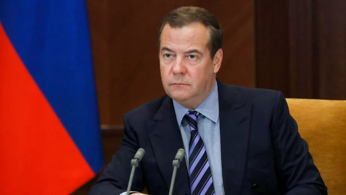 Медведев прокомментировал фейк о его решении сбивать спутники Starlink