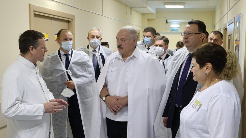Лукашенко раскритиковал медицину в своей же столице