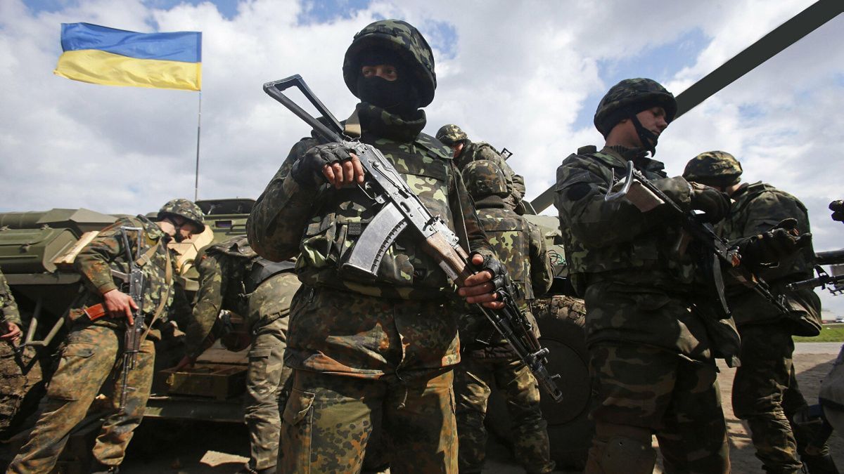 Украинские военные бегут от российских войск
