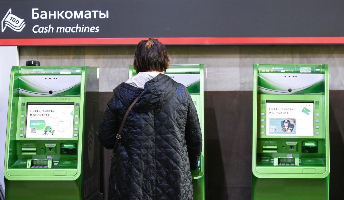 С 1 октября счета разрешат пополнять через банкоматы сторонних банков по СБП