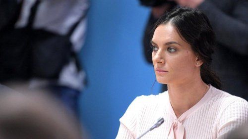 Елена Исинбаева запуталась в словах, когда просила у Путина 15 миллионов рублей