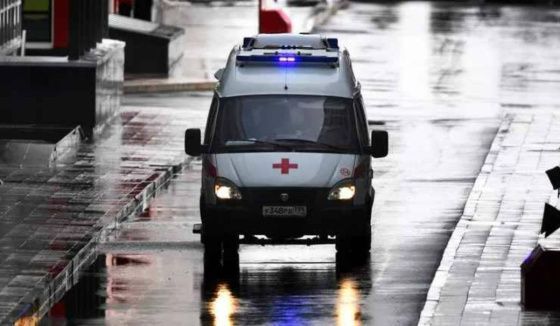 В Омске водитель Renault сбил двух детей на велосипеде