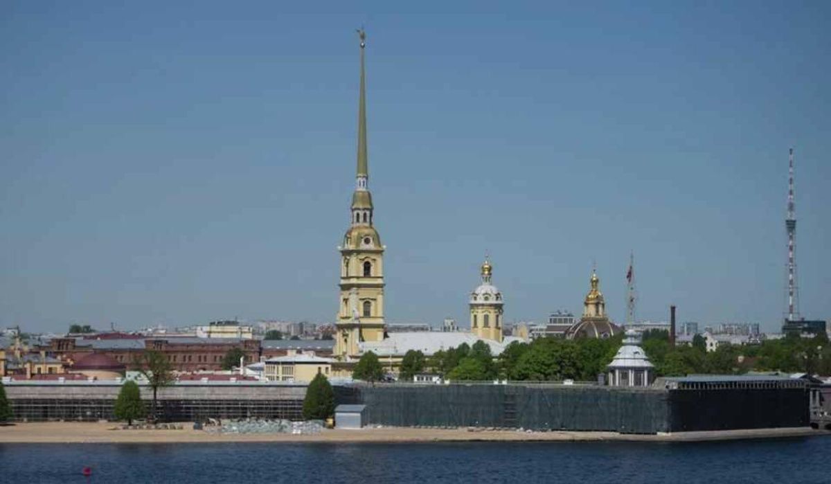Вертолетам запретили посадку на территории Петропавловской крепости в Петербурге