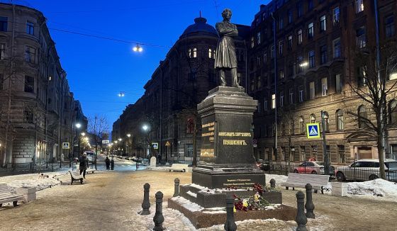 Пушкинскую улицу в Санкт-Петербурге освятили новым светом