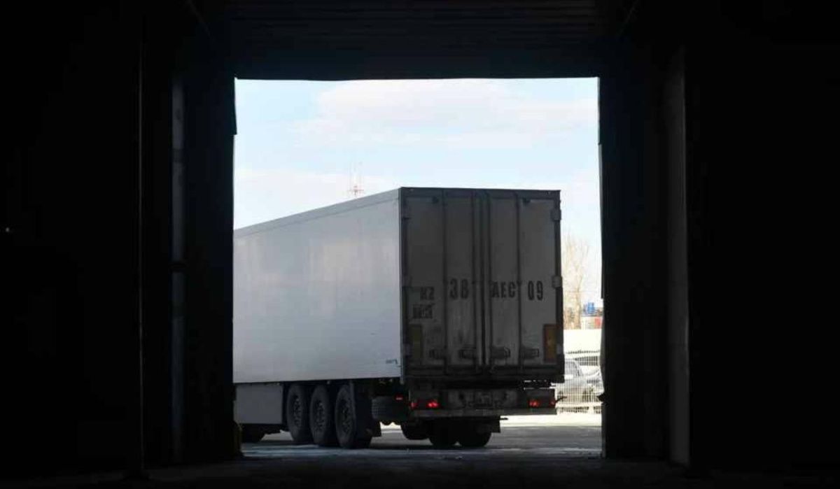 Въезд дизельных грузовиков в центр Петербурга могут ограничить