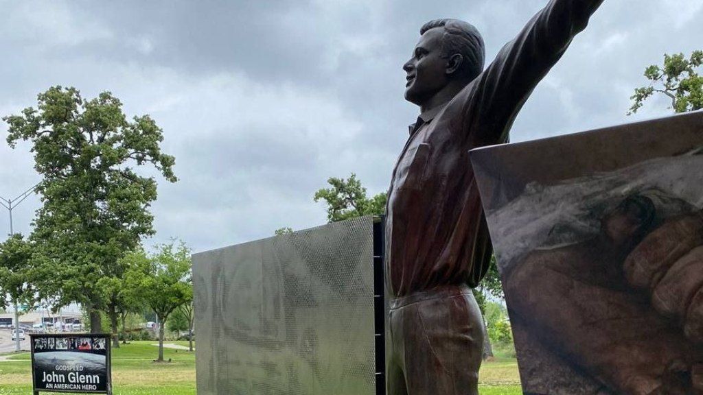 В США попытались осквернить памятник Юрию Гагарину
