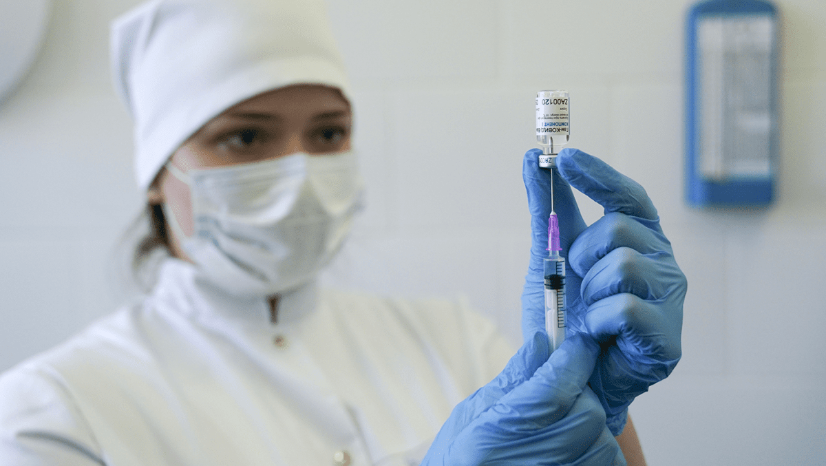 В Греции мужчина умер через 8 минут после прививки от коронавируса