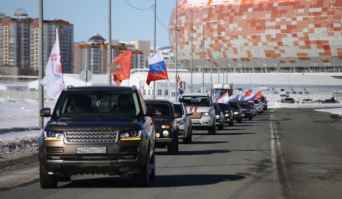 В российских городах продолжаются автопробеги в поддержку спецоперации РФ на Украине