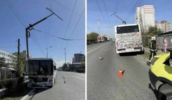В Омске водитель автобуса врезался в столб, пострадали пассажиры
