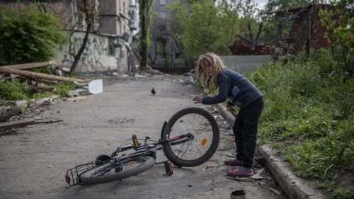 В Мариуполе обнаружили более 3000 трупов мирных жителей