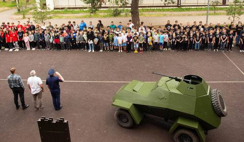 В Казани подростки сконструировали точную копию боевой машины БА-64 