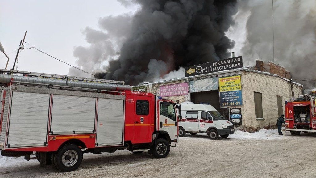Сообщается о пропаже троих пожарных в Красноярске