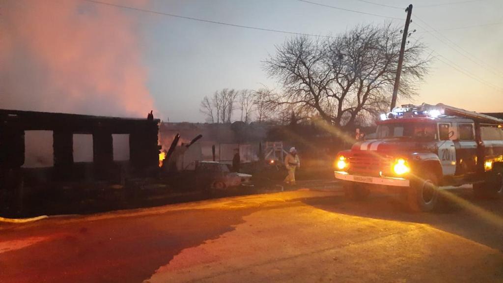 Четверо детей погибли на пожаре в Свердловской области