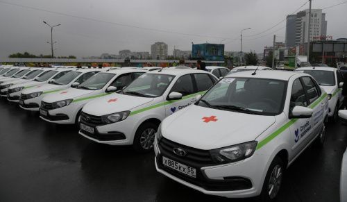 Сто автомобилей передали омским больницам 