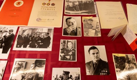 Личный архив летчика-аса Ивана Кожедуба пополнил экспозицию Музея Победы