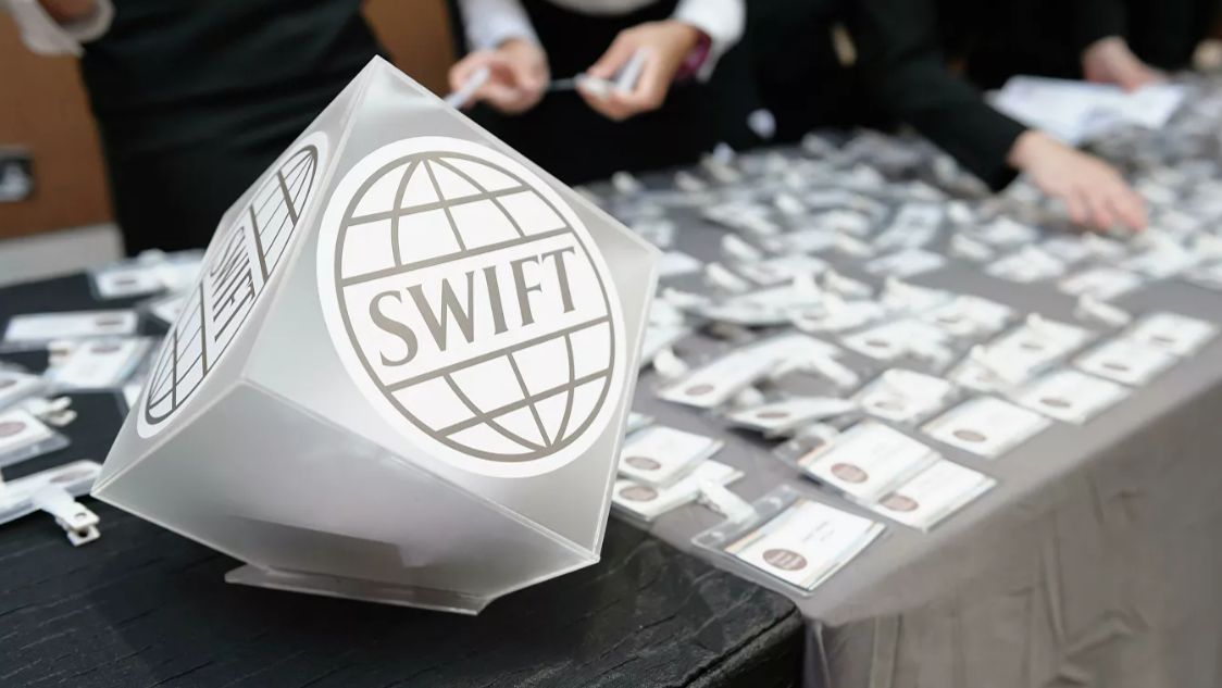 Будет ли катастрофа: в Европе призвали отключить Россию от SWIFT