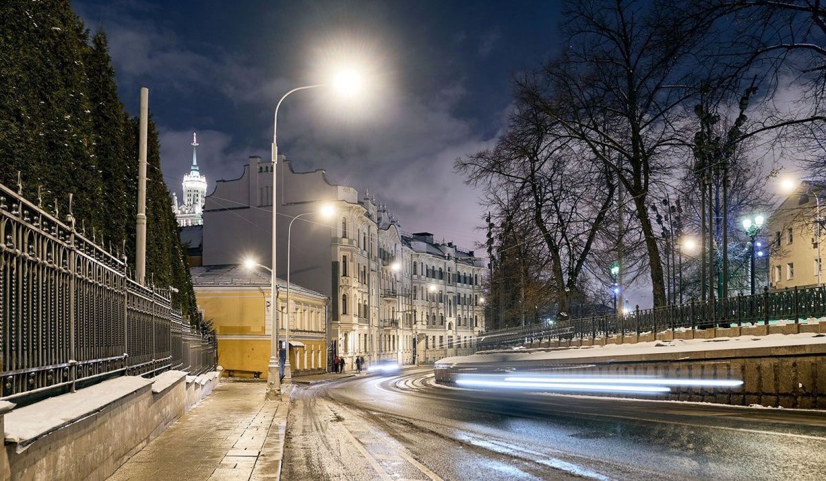 Москвичам посоветовали отложить поездки в центр города на машине до вечера
