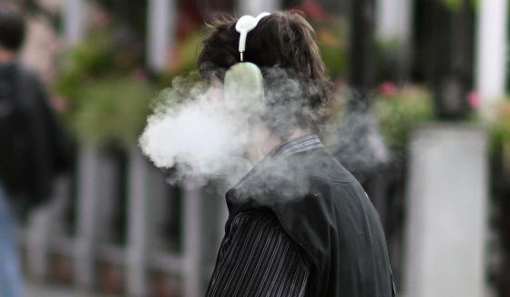 Полный запрет на продажу вейпов обсудят в Петербурге