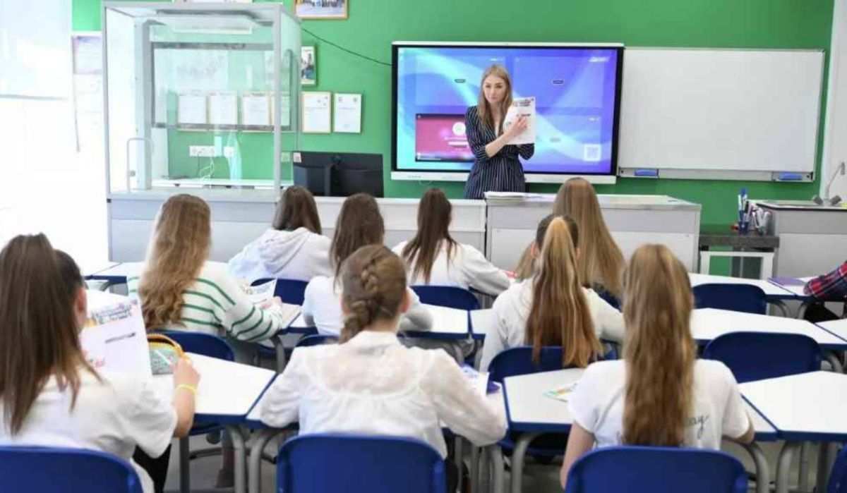 Минпросвещения объявило даты начала и окончания летних каникул для школьников