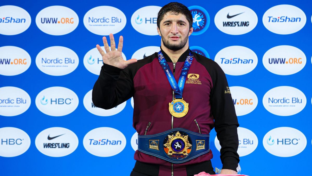 Российский борец Садулаев стал пятикратным чемпионом мира