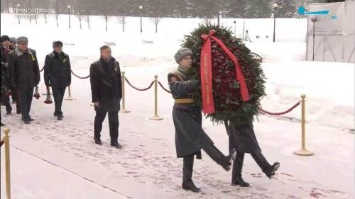 Глава Петербурга Беглов возложил цветы на Пискаревском кладбище в день снятия блокады