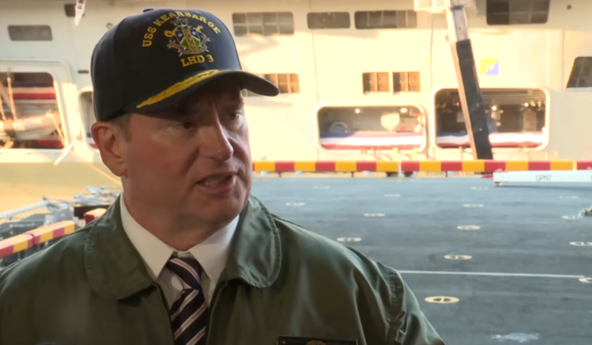 Глава ВМС США ушёл в отставку