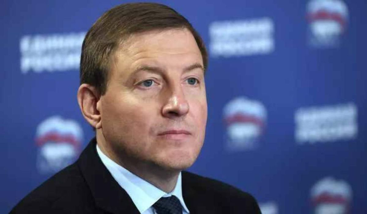 Глава Алтая раскритиковал чиновника за презентацию с трёхногим мальчиком и флагом США