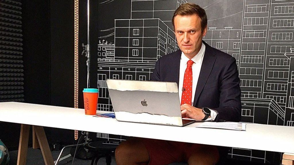 В квартиру Навального нагрянули силовики