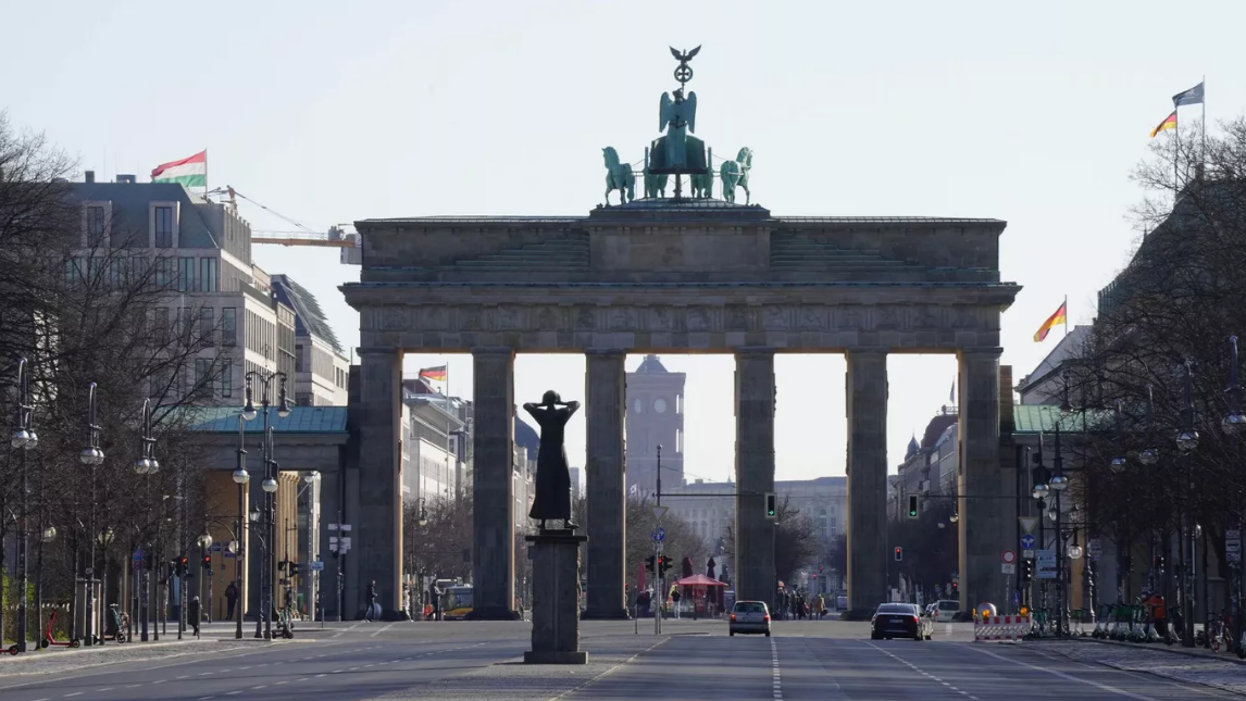 Берлин отказался от части рождественского освещения