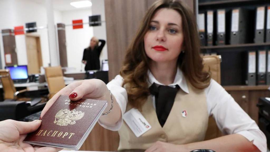В России хотят заменить бумажные паспорта на смарт-карты