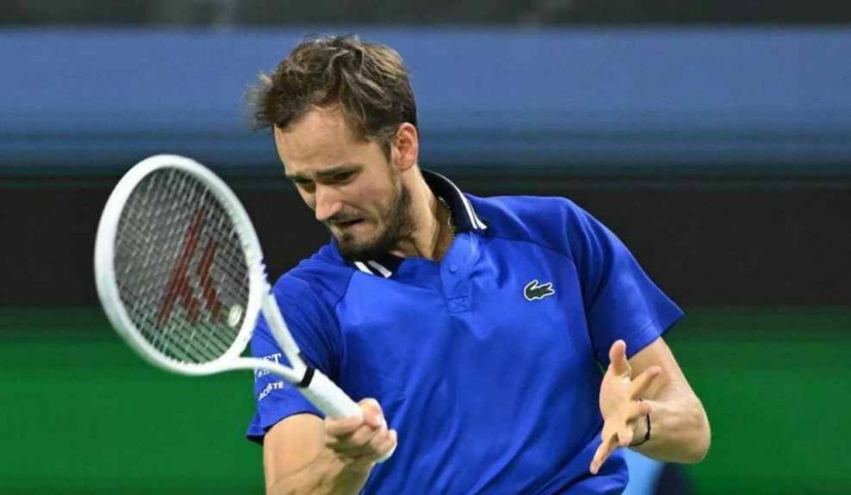 Медведев пробился в четвертьфинал "Мастерса" в Индиан-Уэллсе