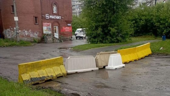 В Челябинске после ливня провалился асфальт