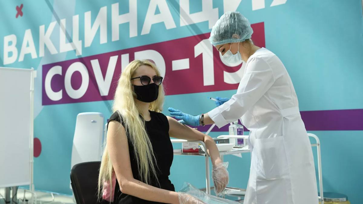 Коллективный иммунитет к COVID-19 в России достиг 60%, заявил эксперт