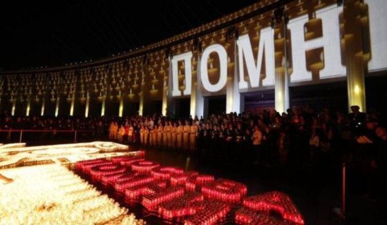 У Музея Победы зажегли множество свечей в память о героях Великой Отечественной войны