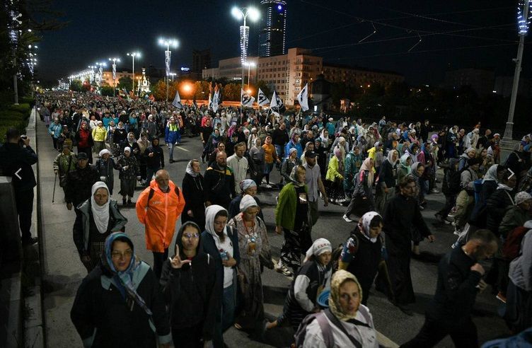В Екатеринбурге тысячи верующих вышли на крестный ход 
