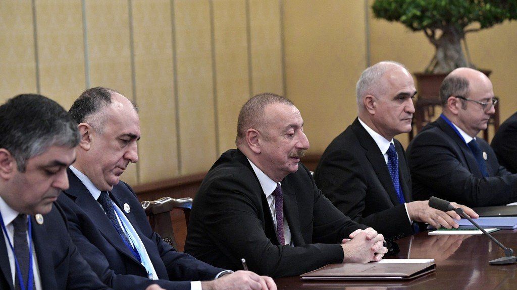 Алиев раскритиковал Пашиняна за просьбу о помощи у России