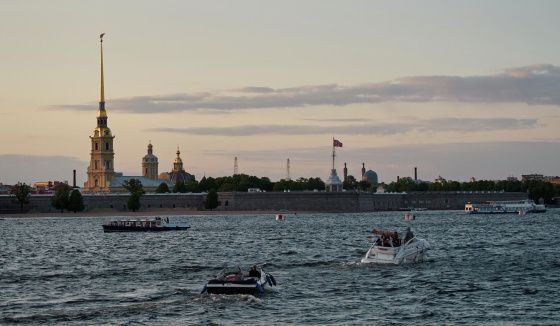 В Петербурге туристам начнут выдавать бумажные карты из-за проблем со связью