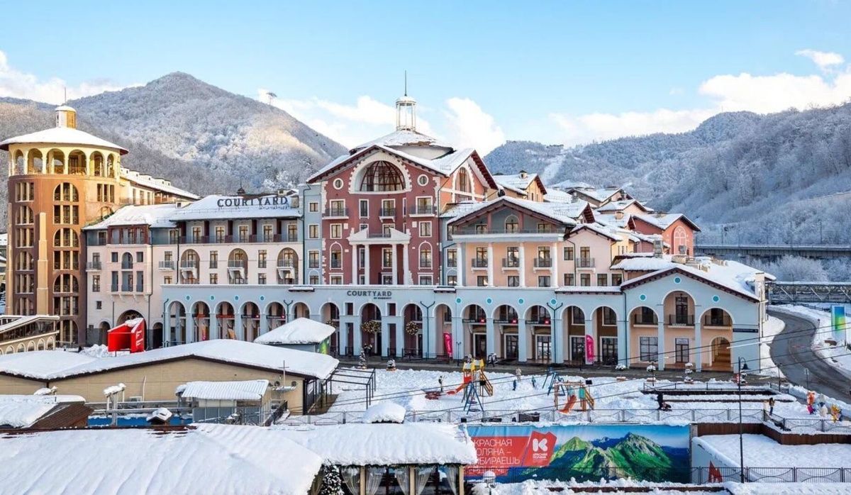 Снегопады закрыли горнолыжные трассы на "Красной поляне"