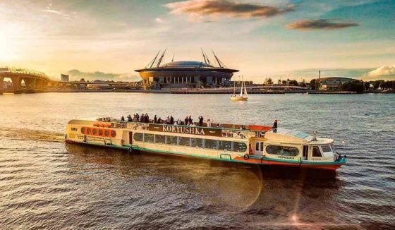 Новый водный маршрут соединил центр Петербурга с Крестовским островом