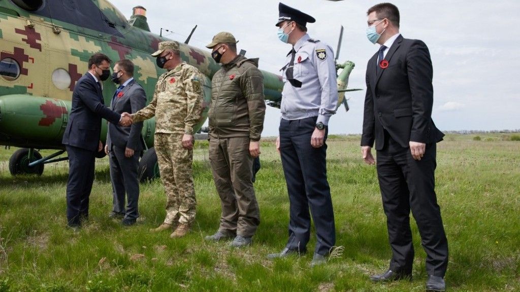 Зеленский не исключил эскалации конфликта на Донбассе до середины сентября
