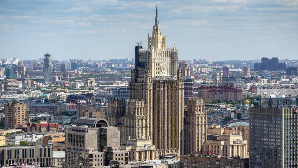 Россия возмутилась сносом советских памятников на Украине