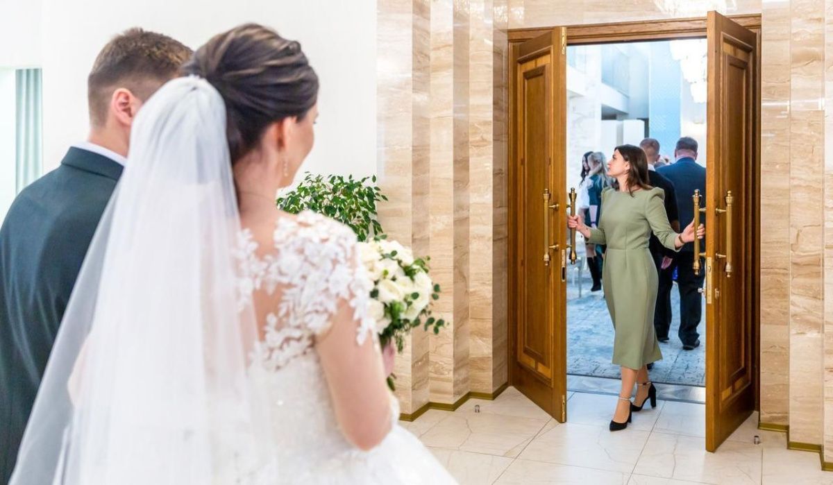 Стало известно количество пар, поженившихся в День семьи, любви и верности в Москве