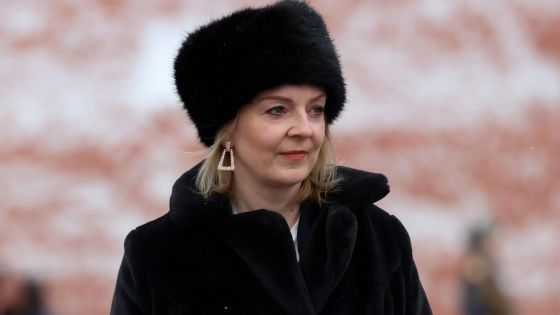 Глава МИД Великобритании убежала от российского посла из-за начала СВО