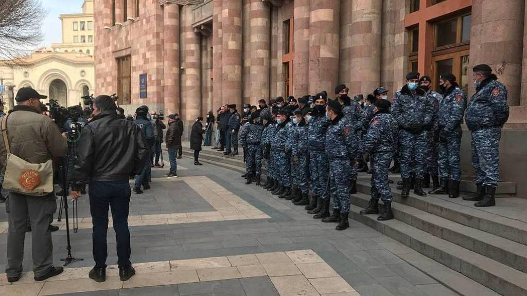 Экс-президент Армении поддержал военных в конфликте с Пашиняном