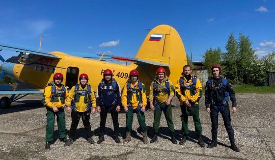 Пожарные-парашютисты совершили более 1000 прыжков для охраны лесов края